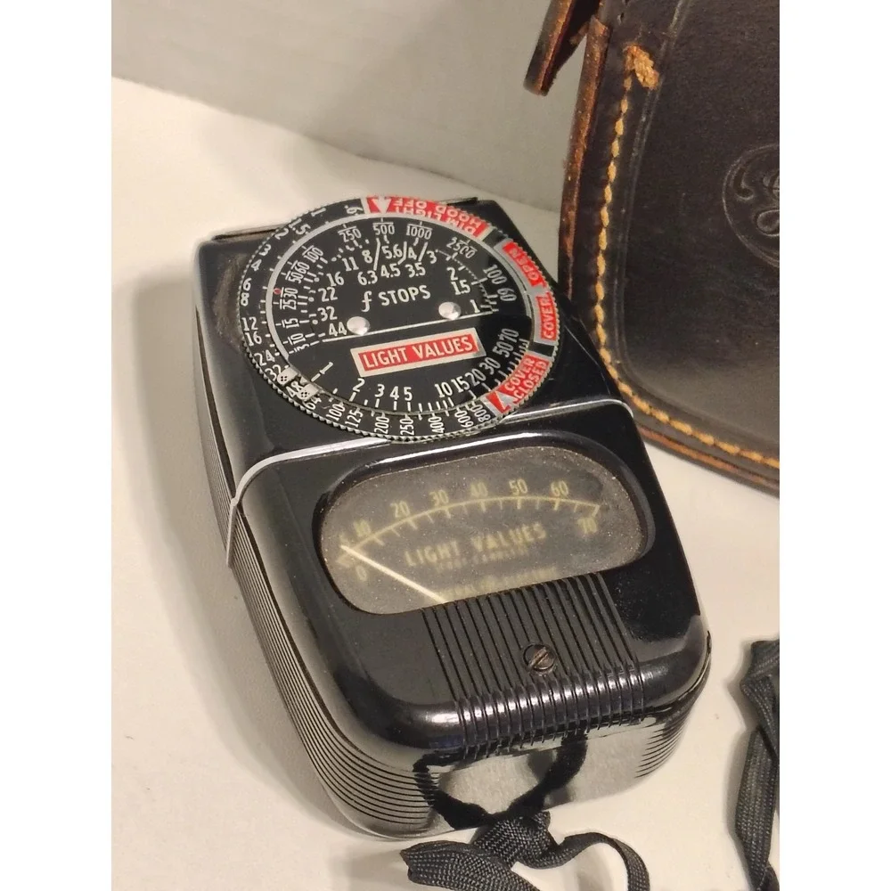 Vtg GE Light Exposure Meter Model 8DW58Y1 General Electric With Leather Case